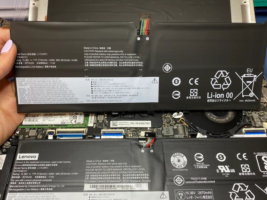 Componenti hardware di un computer durante la riparazione